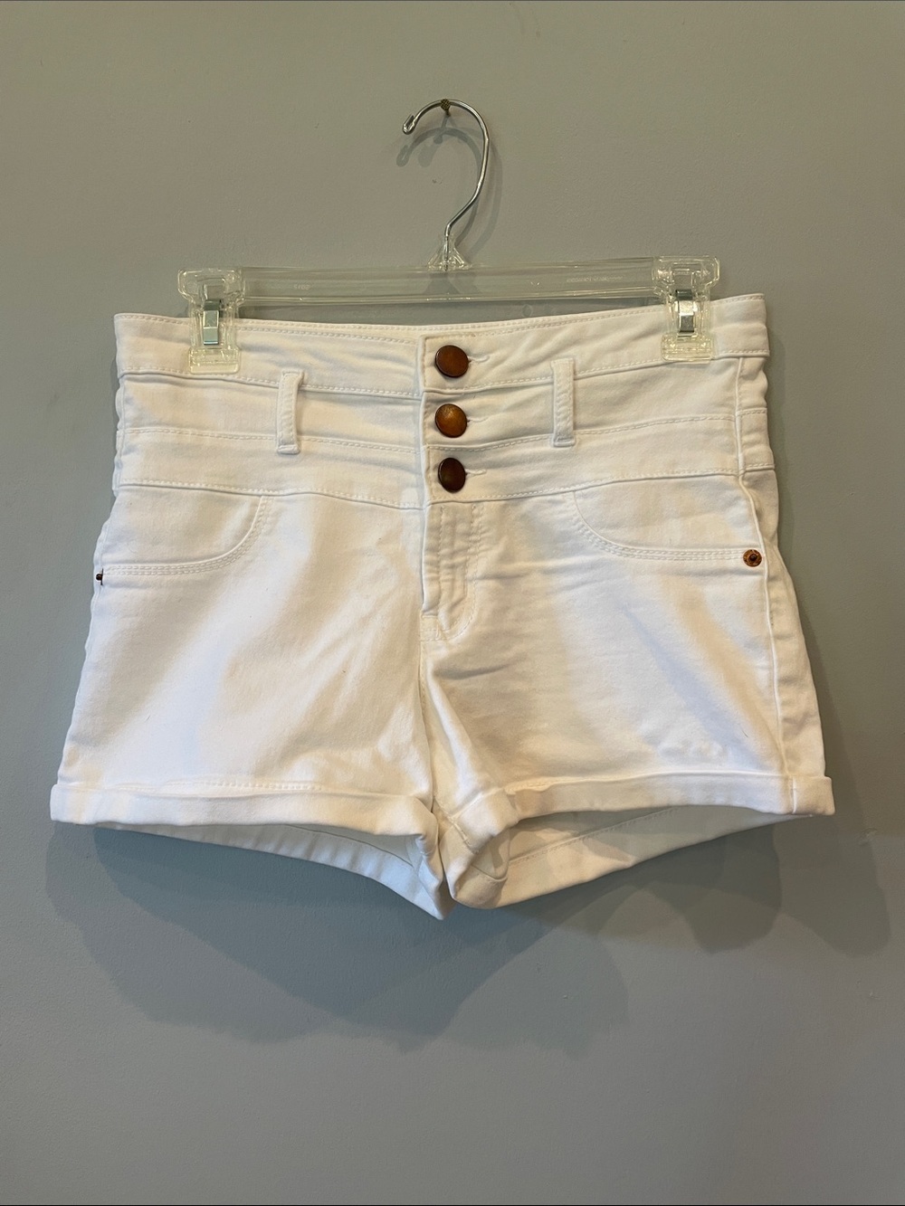 White summer shorts size 9